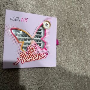 Veyes Beauty Self Adhesive Lashes and Applicator